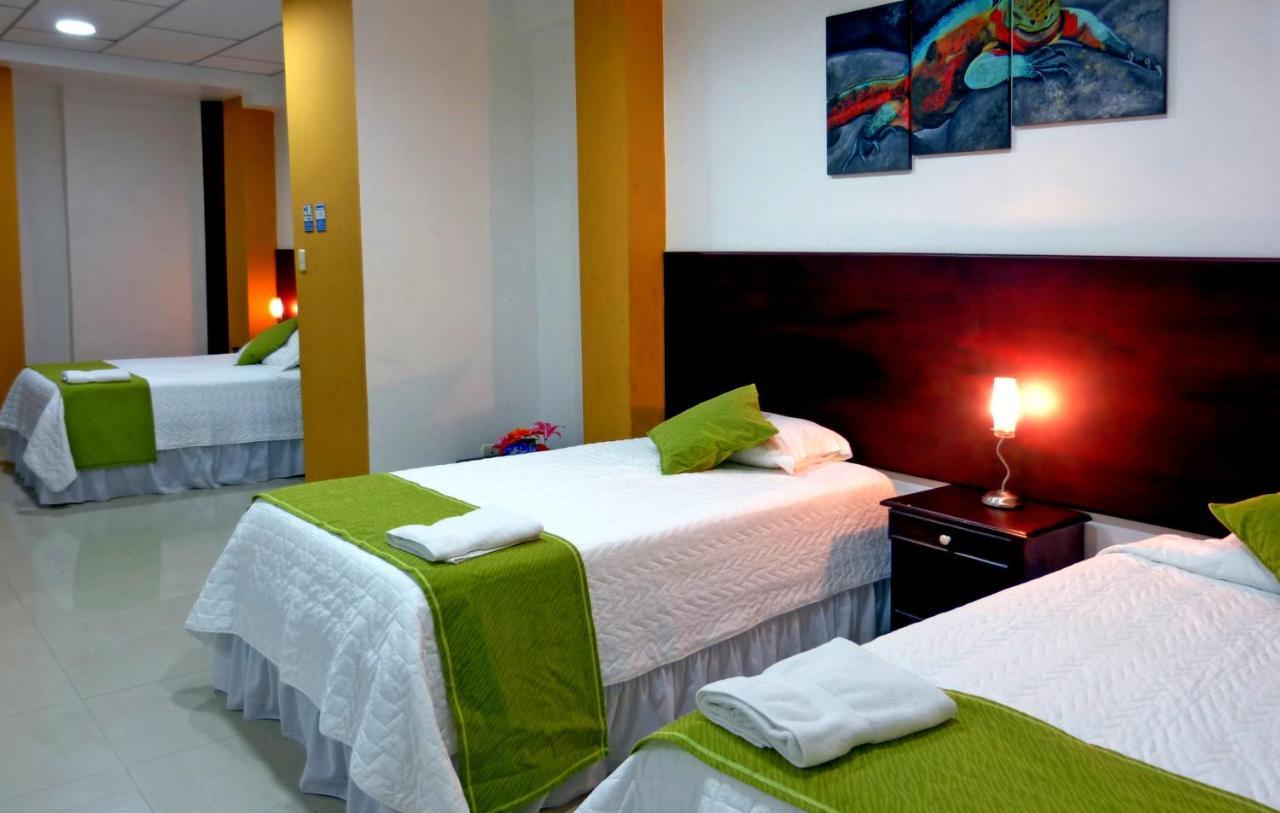 Hospedaje Brisas Del Pacifico Puerto Ayora  Exteriér fotografie