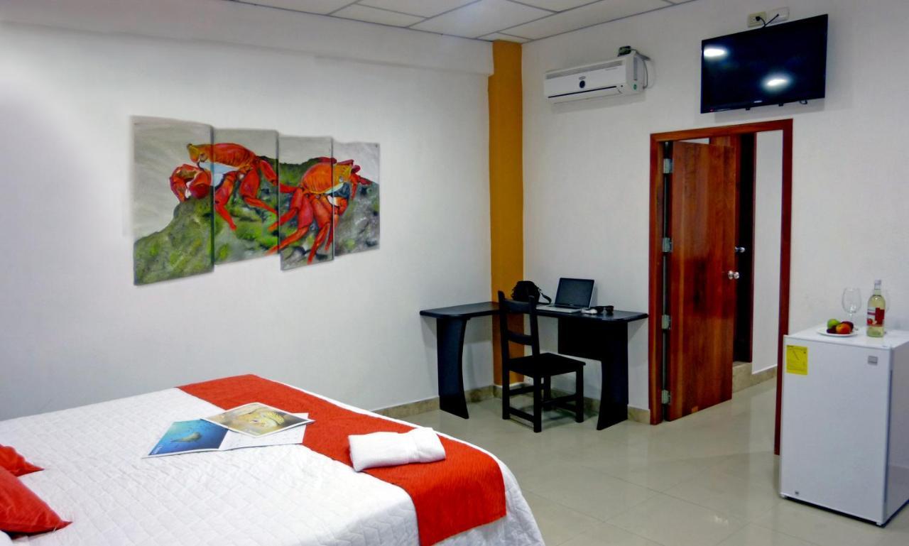 Hospedaje Brisas Del Pacifico Puerto Ayora  Exteriér fotografie