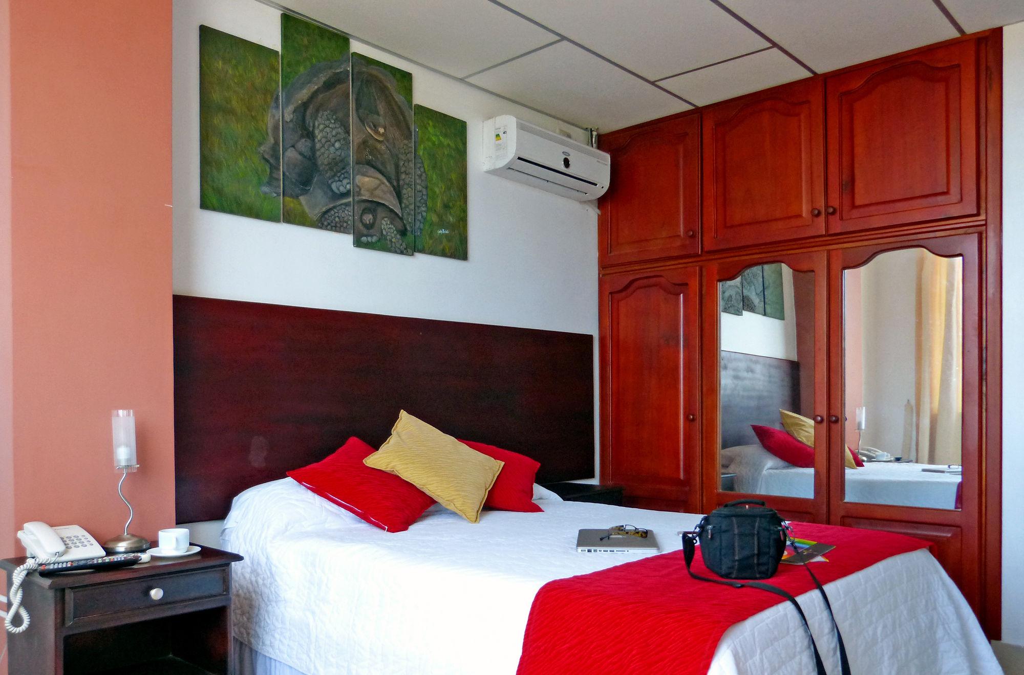 Hospedaje Brisas Del Pacifico Puerto Ayora  Exteriér fotografie