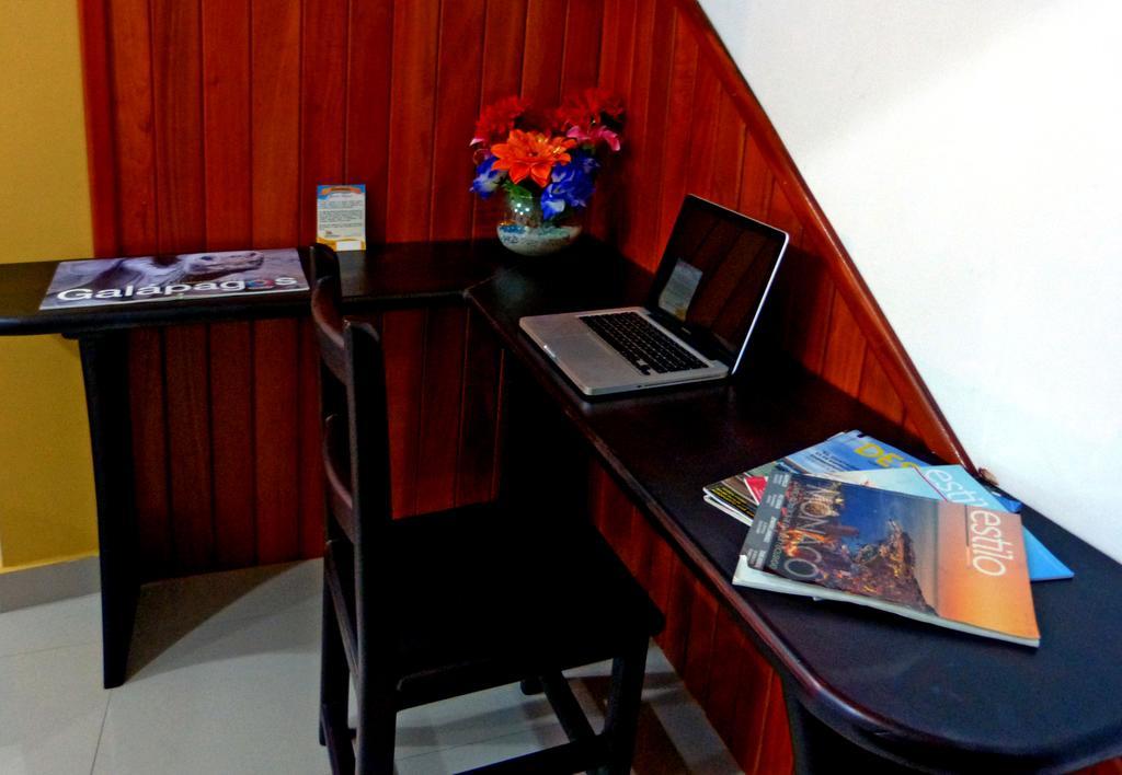 Hospedaje Brisas Del Pacifico Puerto Ayora  Exteriér fotografie