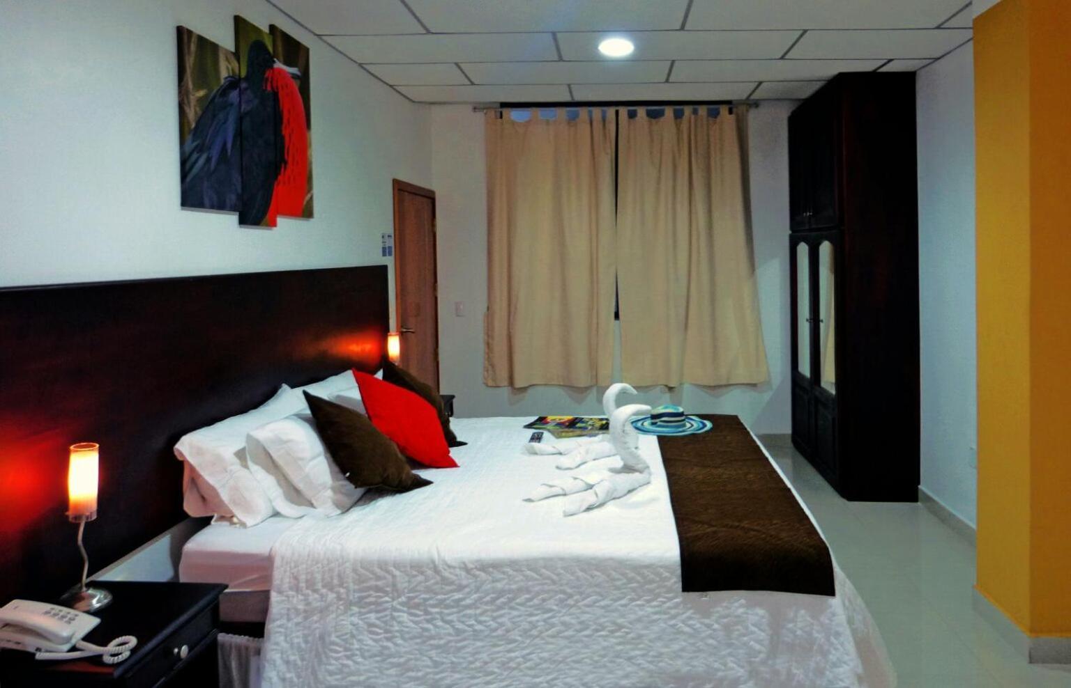 Hospedaje Brisas Del Pacifico Puerto Ayora  Exteriér fotografie