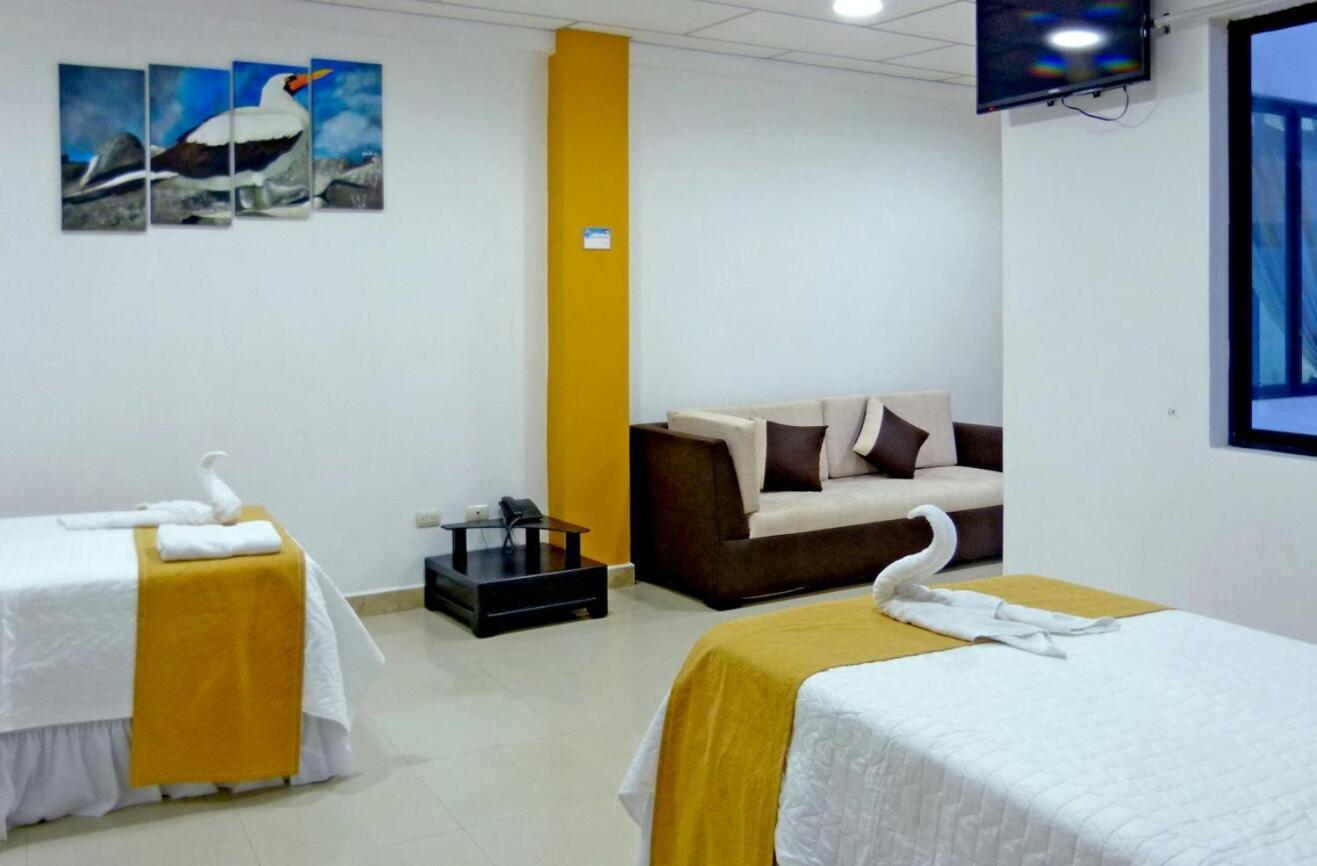 Hospedaje Brisas Del Pacifico Puerto Ayora  Exteriér fotografie