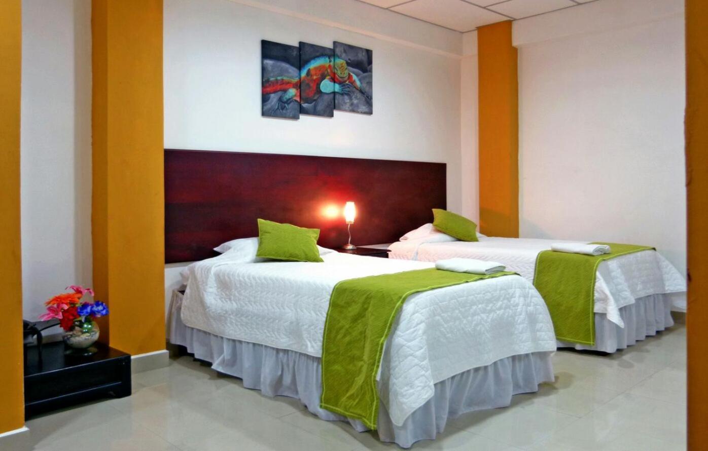 Hospedaje Brisas Del Pacifico Puerto Ayora  Exteriér fotografie
