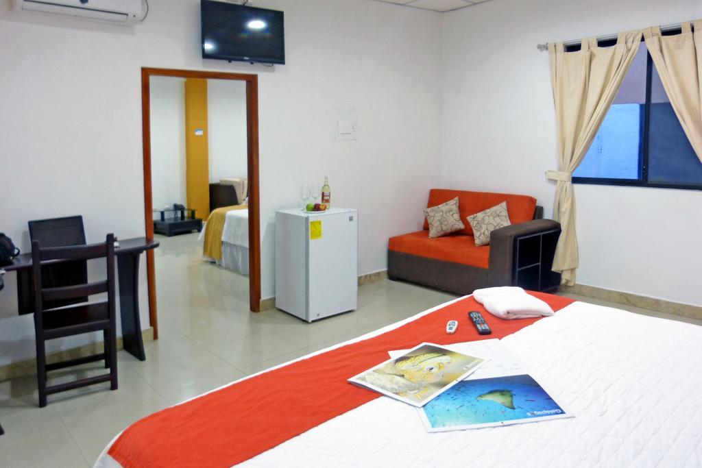 Hospedaje Brisas Del Pacifico Puerto Ayora  Exteriér fotografie
